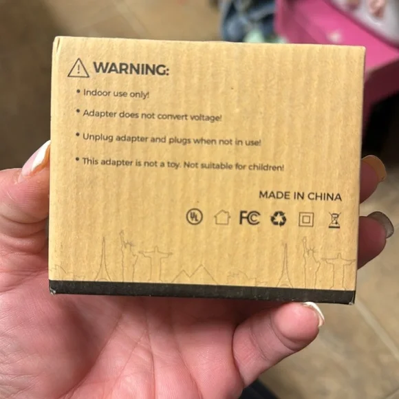 International universal travel adapter - Picture 3 of 5